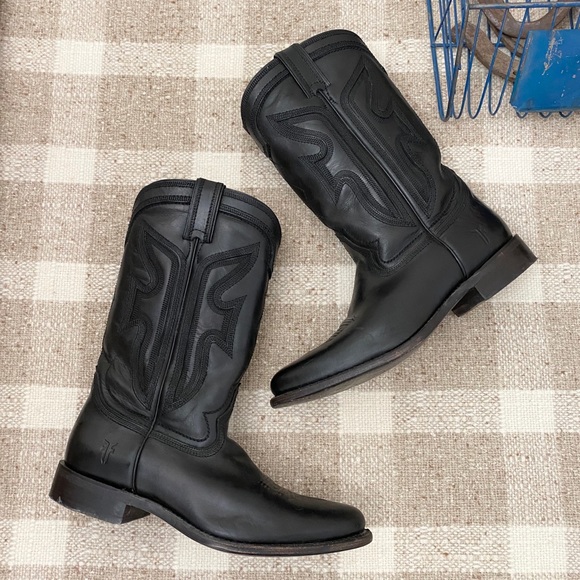 Frye Shoes - Frye Wylie stitch cowboy boots logo